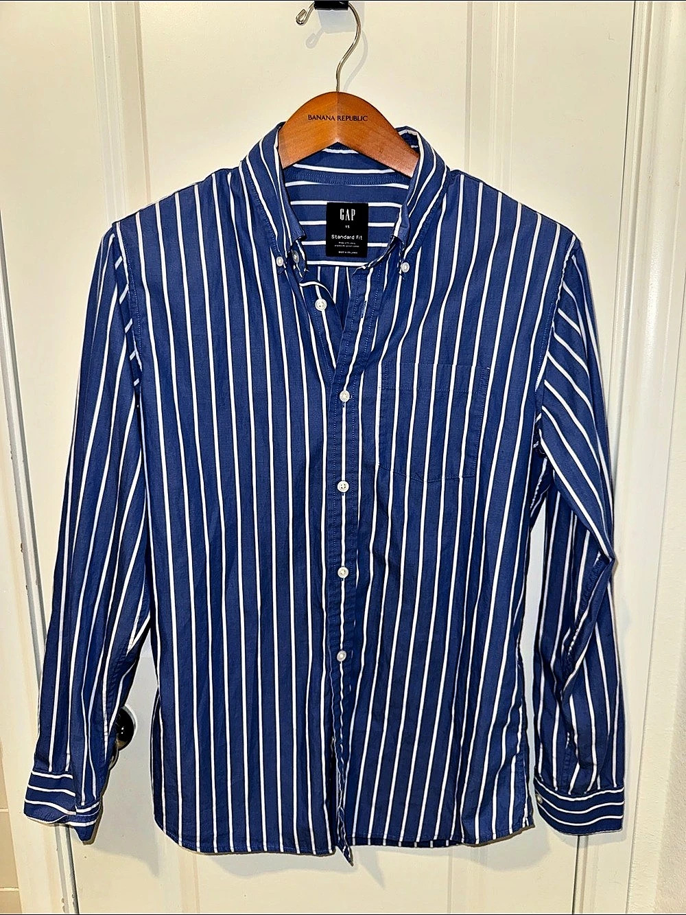 Gap Striped Button Down Shirt Blue & White XS